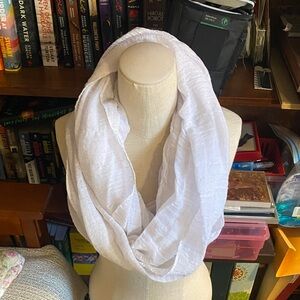 GAP Classic White Infinity Scarf